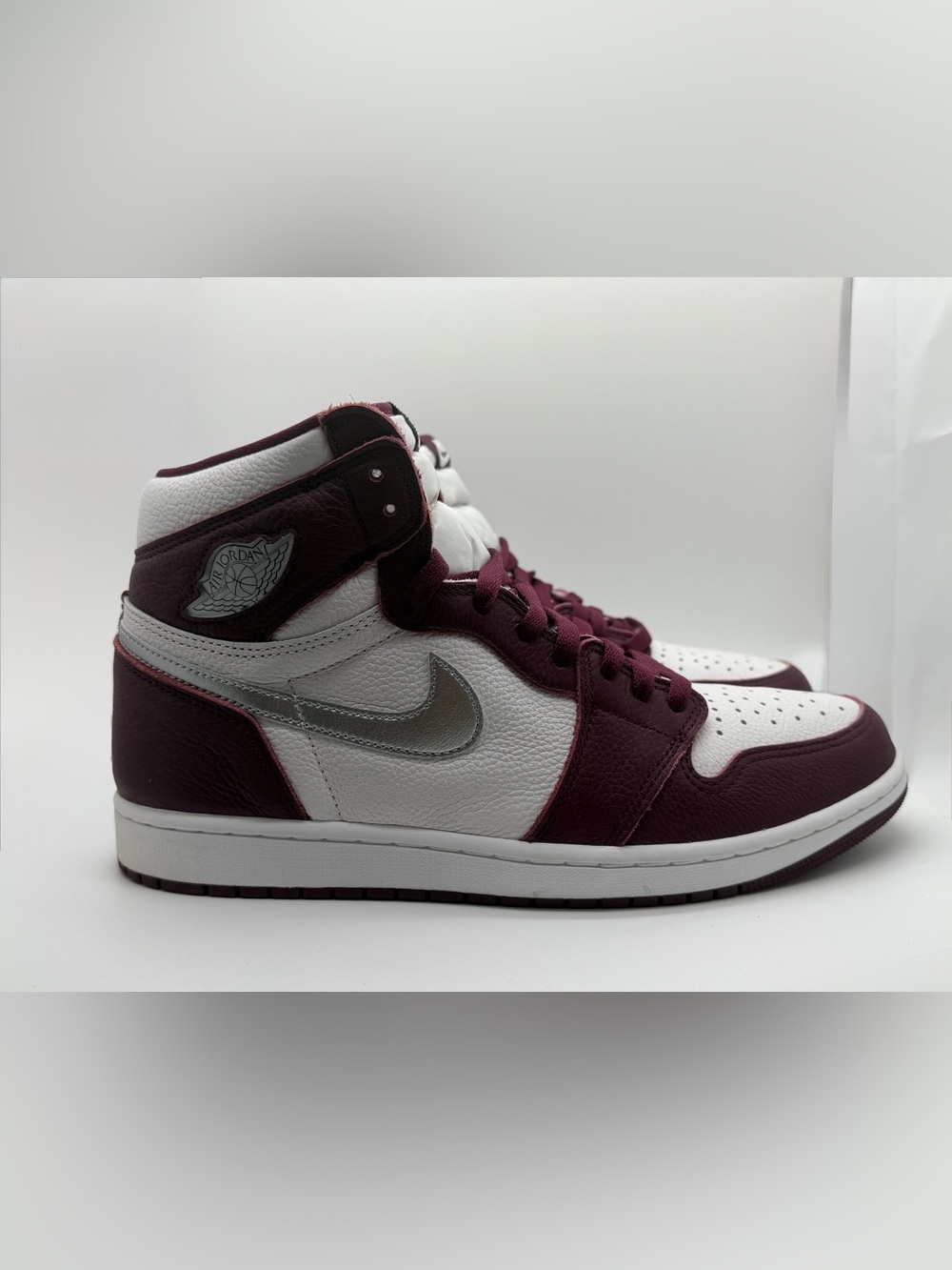 Air Jordan 1 Retro High OG 'Bordeaux'
Used in Excellent Condition
